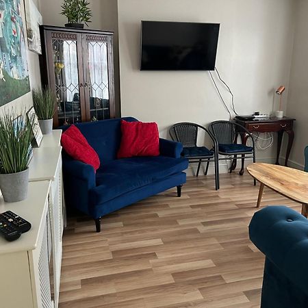 Relaxing Home - 7-10Min To Bournemouth Sandy Beach By Car - Private Garden, Parking And Spa Zewnętrze zdjęcie