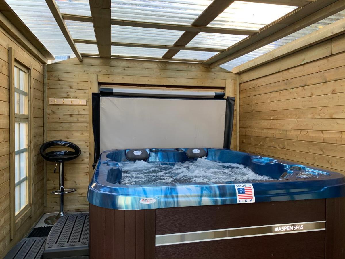 Relaxing Home - 7-10Min To Bournemouth Sandy Beach By Car - Private Garden, Parking And Spa Zewnętrze zdjęcie