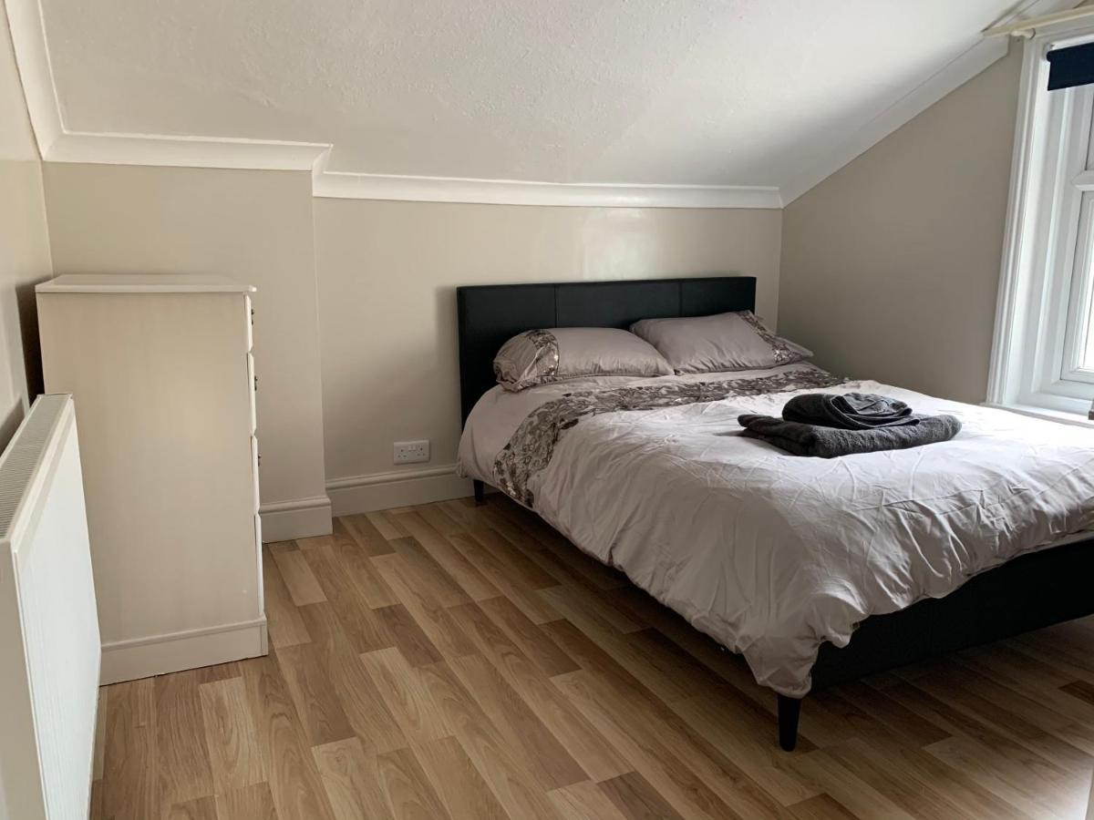 Relaxing Home - 7-10Min To Bournemouth Sandy Beach By Car - Private Garden, Parking And Spa Zewnętrze zdjęcie