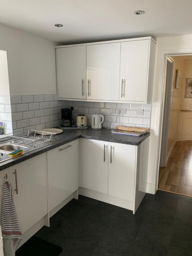 Relaxing Home - 7-10Min To Bournemouth Sandy Beach By Car - Private Garden, Parking And Spa Zewnętrze zdjęcie