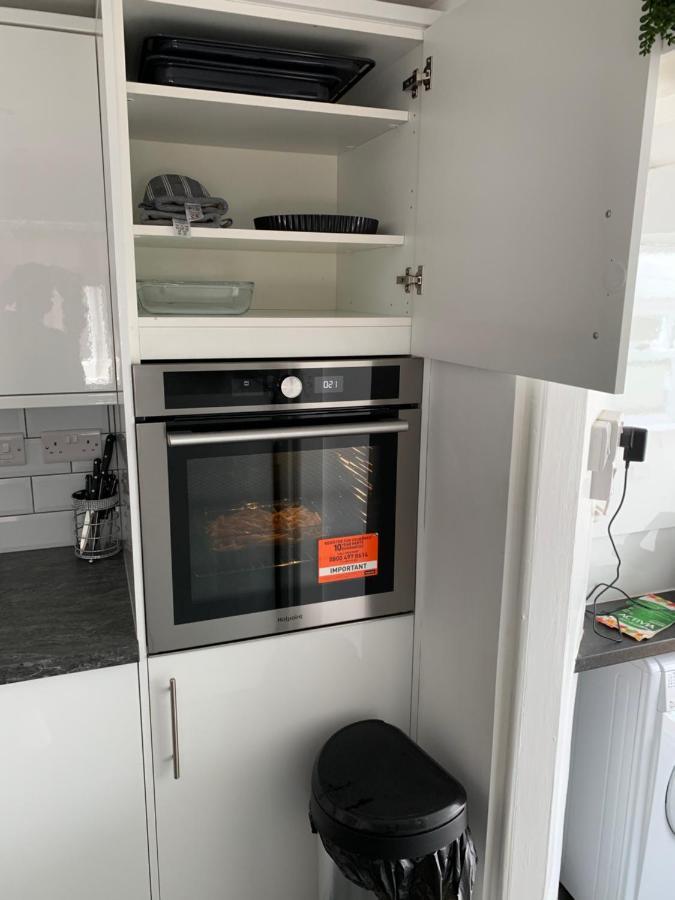 Relaxing Home - 7-10Min To Bournemouth Sandy Beach By Car - Private Garden, Parking And Spa Zewnętrze zdjęcie