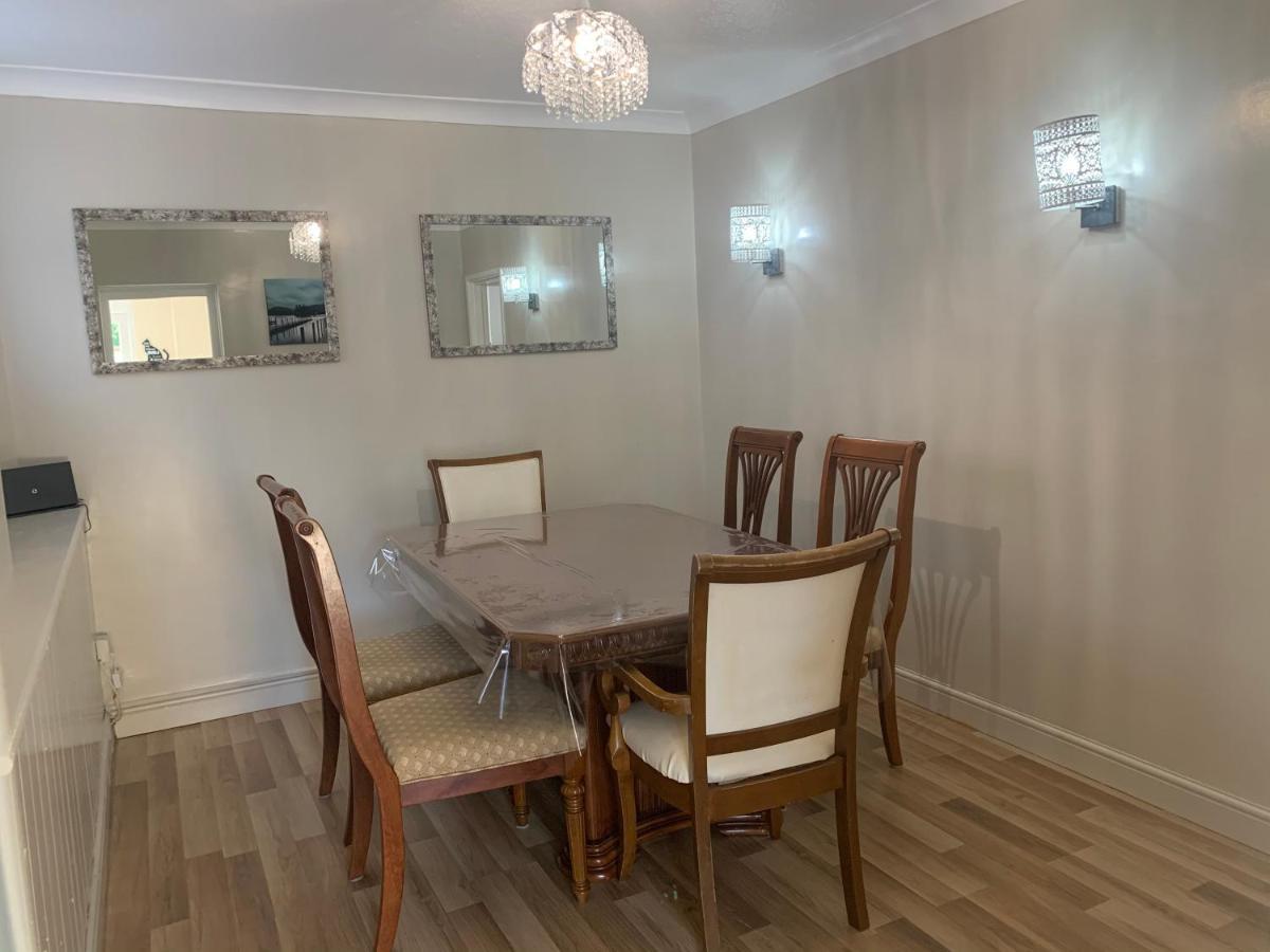 Relaxing Home - 7-10Min To Bournemouth Sandy Beach By Car - Private Garden, Parking And Spa Zewnętrze zdjęcie