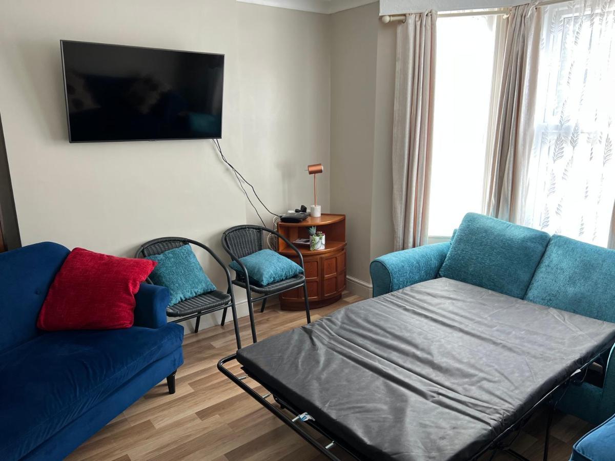 Relaxing Home - 7-10Min To Bournemouth Sandy Beach By Car - Private Garden, Parking And Spa Zewnętrze zdjęcie