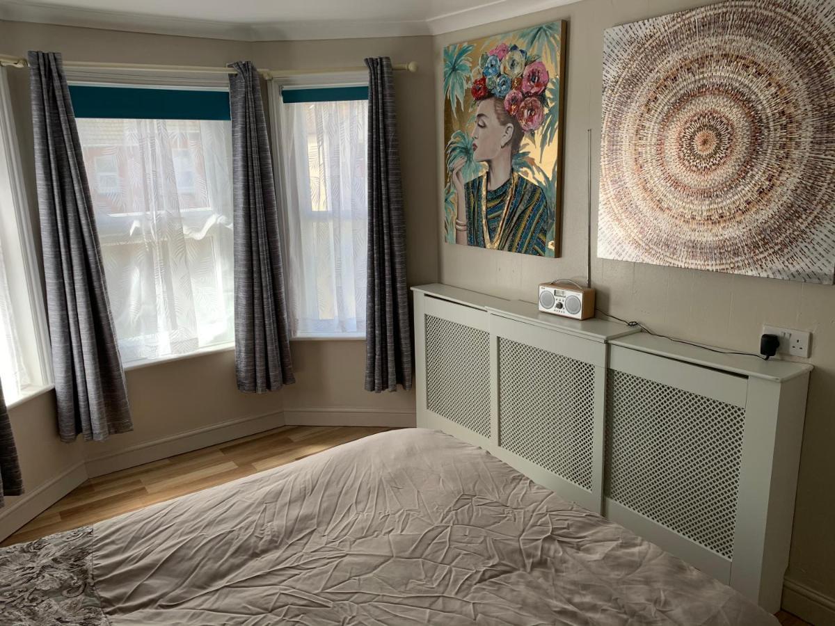 Relaxing Home - 7-10Min To Bournemouth Sandy Beach By Car - Private Garden, Parking And Spa Zewnętrze zdjęcie