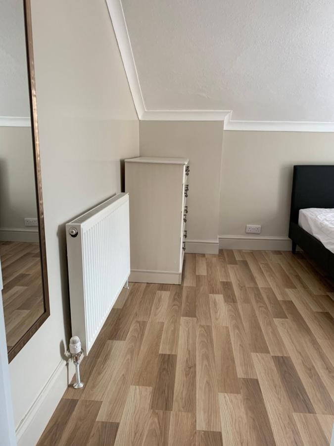 Relaxing Home - 7-10Min To Bournemouth Sandy Beach By Car - Private Garden, Parking And Spa Zewnętrze zdjęcie